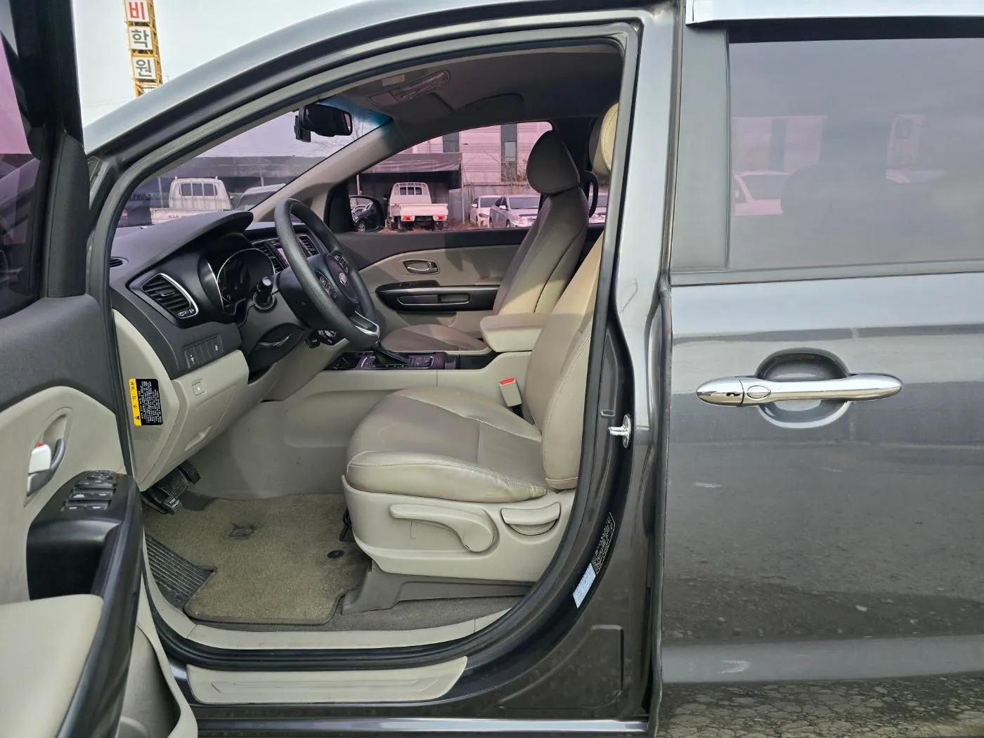 Kia Carnival - Photo 4