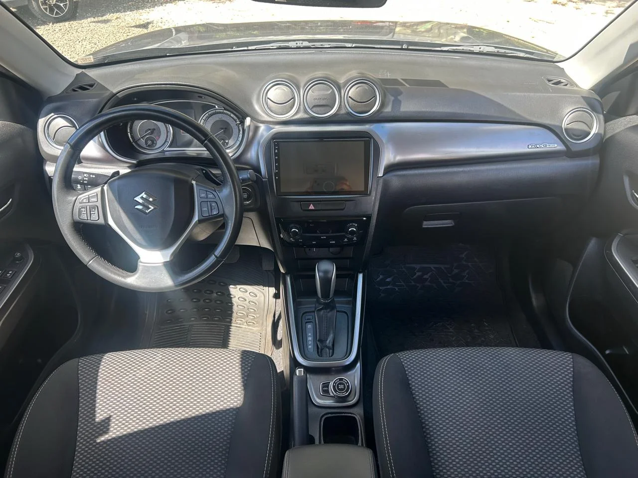 Suzuki Grand Vitara - Photo 4